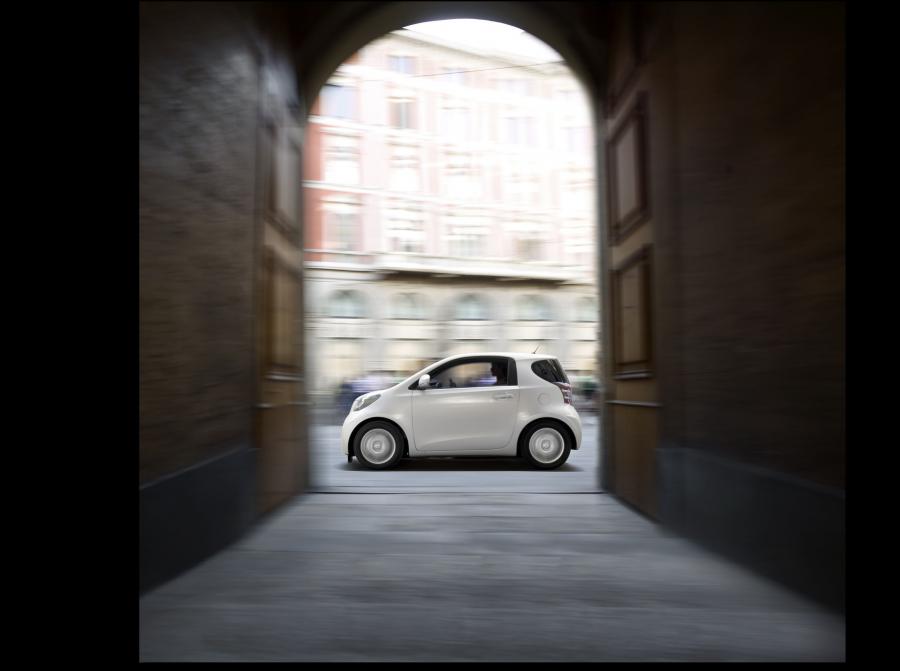  Toyota iQ 2008 года  (фото 169 из 225)
